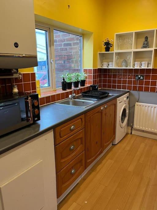 Ovington Grove 2 Fully Equipped Kitchen Free Parking 3 Bedrooms Netflix Newcastle-upon-Tyne Exteriör bild