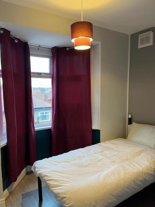 Ovington Grove 2 Fully Equipped Kitchen Free Parking 3 Bedrooms Netflix Newcastle-upon-Tyne Exteriör bild